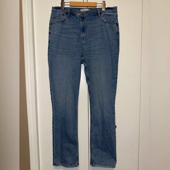 Abercrombie & Fitch Ultra High Rise 90s Slim Straight Jean - Picture 1 of 15